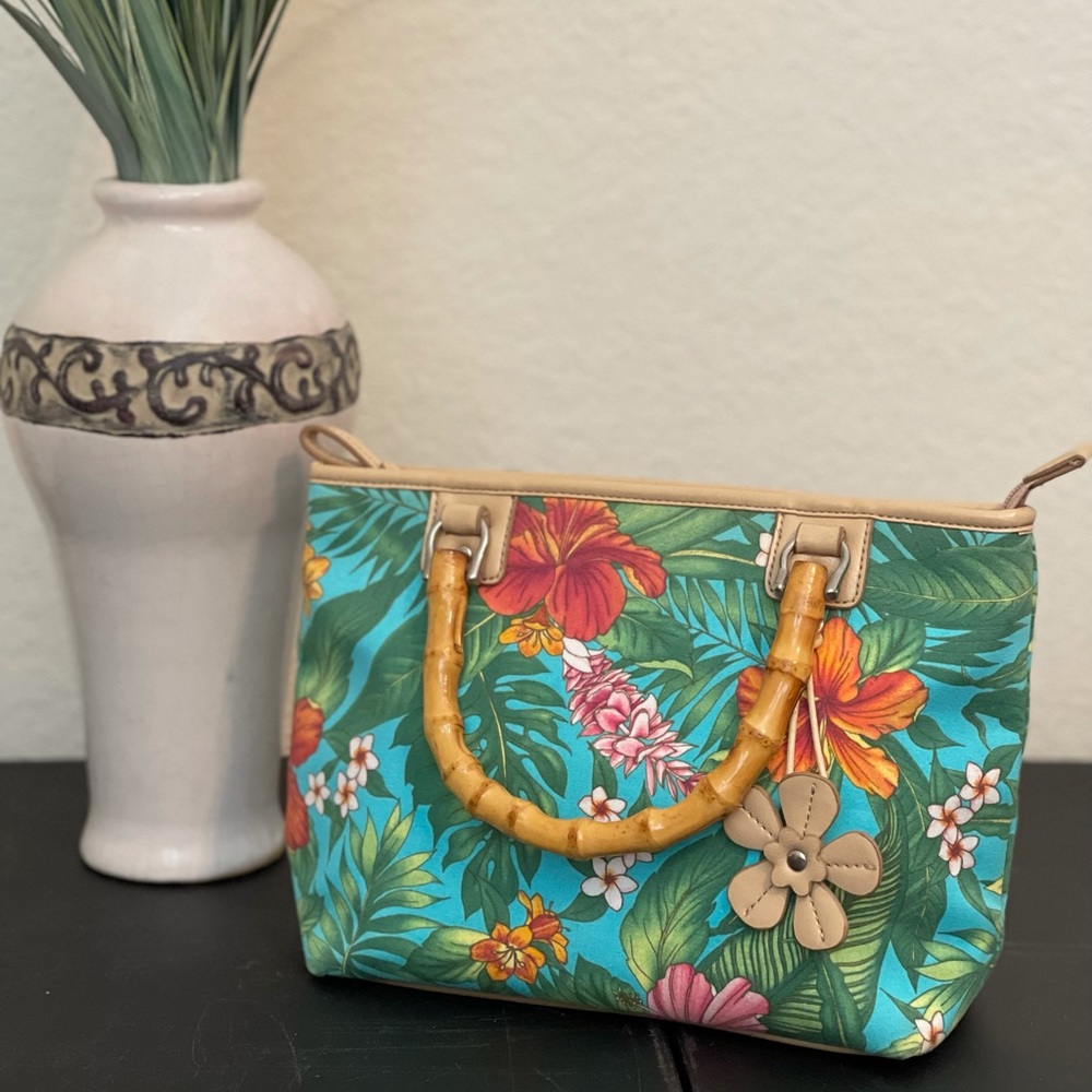 Relic purse with Banboo handles, gently used